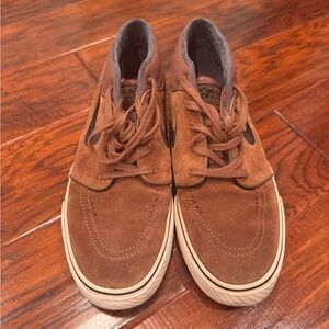 NIKE ZOOM STEFAN JANOSKI MID
MILITARY-BROWN/BLACK